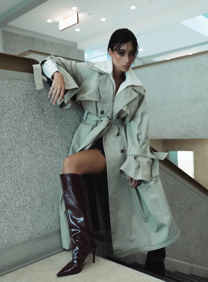 Essential trench coat 01